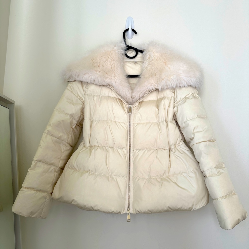 Moncler Meaban short down jacket